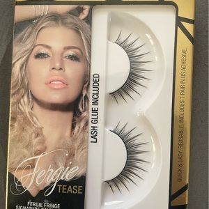 2/$5 **NEW** Fergie “Tease” fringe signature faux lashes !